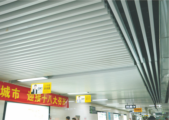 Teto de metal linear de tubo quadrado suspenso para decoração, teto de tira de alumínio à prova de fogo