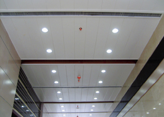 Deixe cair o painel de alumínio para baixo suspendido K do teto do metal dado forma/afie-o em linha reta para salões de exposição