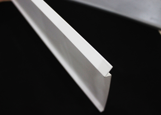 O teto de alumínio J do defletor da suspensão deu forma ao teto de encaixe 0.7mm da lâmina