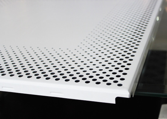 O grampo de alumínio no painel de teto telha a perfuração redonda ISO9001 do furo de 0.7mm