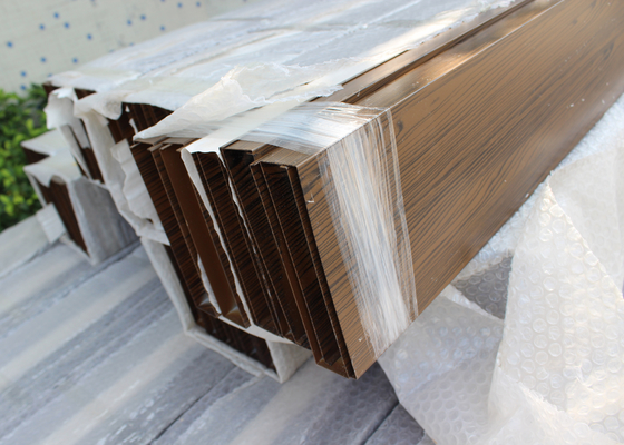 Metal o teto de alumínio linear da tela do perfil de U com vária madeira como as cores disponíveis
