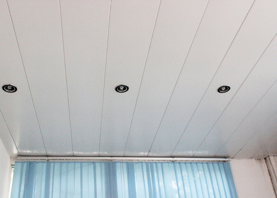 Teto de alumínio da tira do revestimento do pó de RAL 9010, telhas decorativas do teto do prédio de escritórios