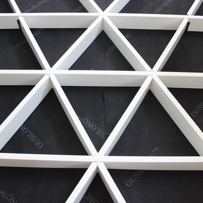 Rolo que reveste o painel de alumínio do teto de alumínio interno do metal de grade do triângulo para Salão de compra