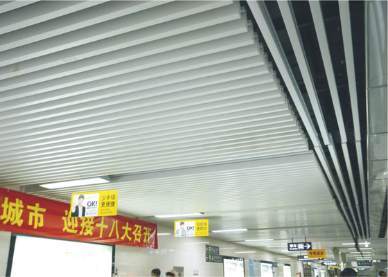 Telhas comerciais de flutuação do teto, tubo de madeira de alumínio com a bala dada forma